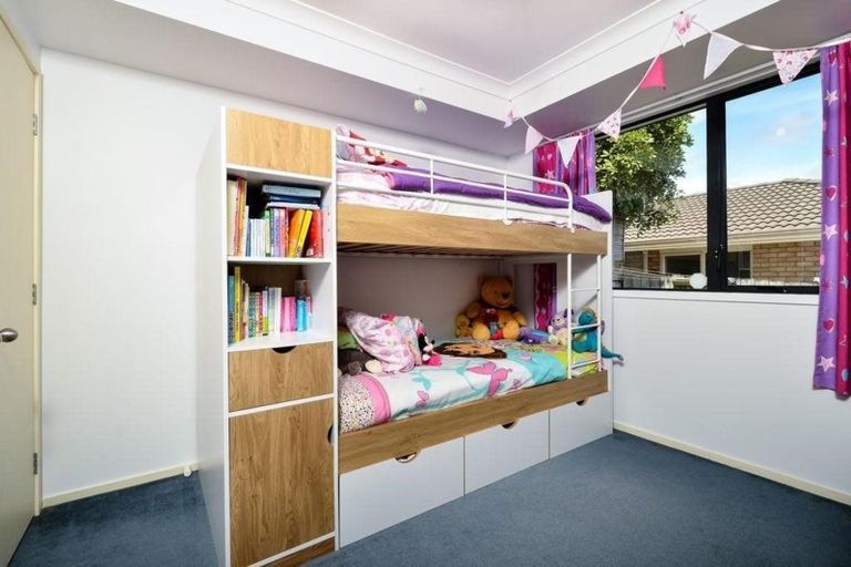 Photo of property in 21 View Ridge Drive, Ranui, Auckland, 0612