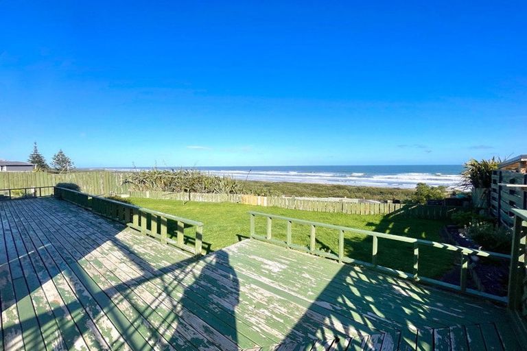 Photo of property in 1 Kapiti Terrace, Castlecliff, Whanganui, 4501