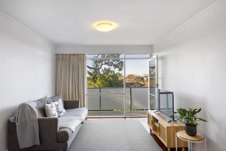 Photo of property in 5/77 Old Lake Road, Narrow Neck, Auckland, 0624