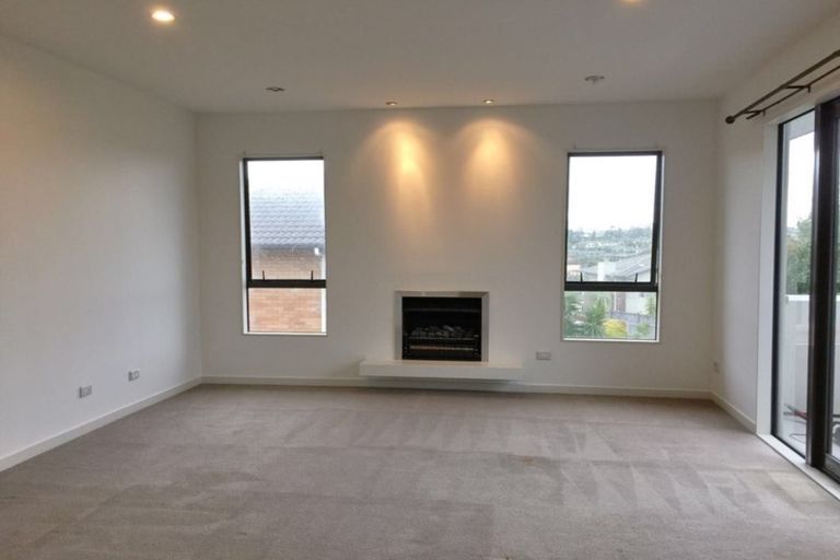 Photo of property in 16 Tekapo Rise, Fairview Heights, Auckland, 0632