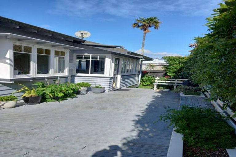 Photo of property in 74a Wharf Road, Te Atatu Peninsula, Auckland, 0610