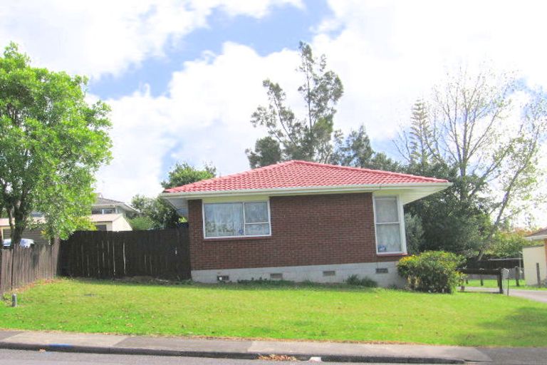 Photo of property in 15 Solar Road, Glen Eden, Auckland, 0602