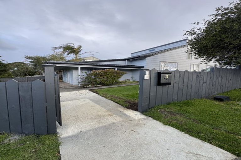 Photo of property in 1/3 Miraka Place, Birkenhead, Auckland, 0626