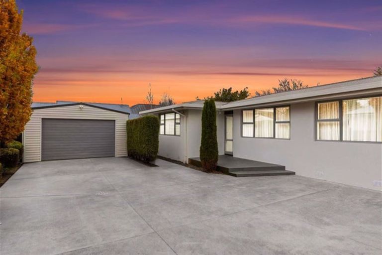 Photo of property in 2/57 Mcfaddens Road, St Albans, Christchurch, 8052