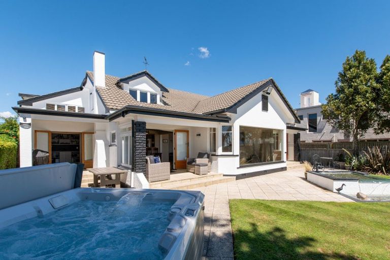 Photo of property in 25 Willow Avenue, Hannahs Bay, Rotorua, 3010