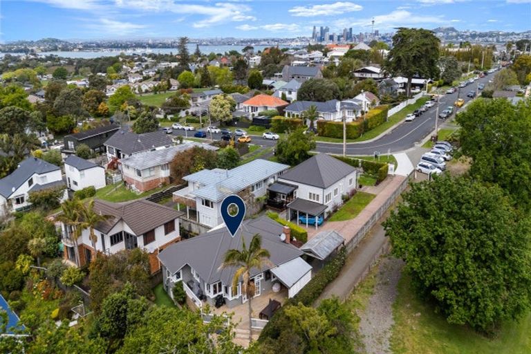 Photo of property in 2/46 Gladstone Road, Northcote, Auckland, 0627