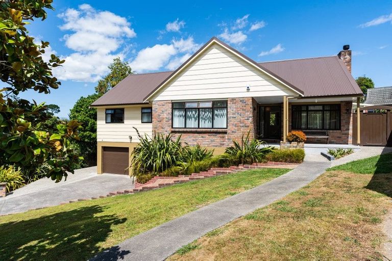 Photo of property in 11 Holyoake Place, Chatswood, Auckland, 0626