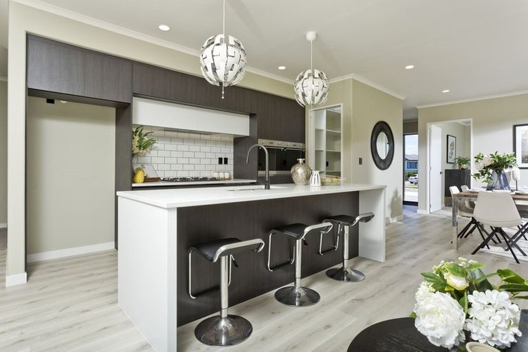 Photo of property in 41 Vinistra Road, Kumeu, 0810