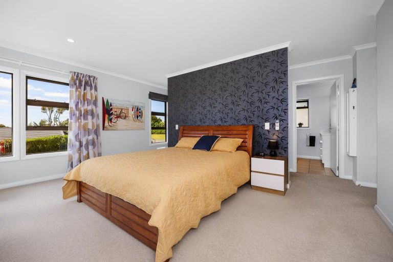 Photo of property in 1 Holcombrooke Lane, Welcome Bay, Tauranga, 3175