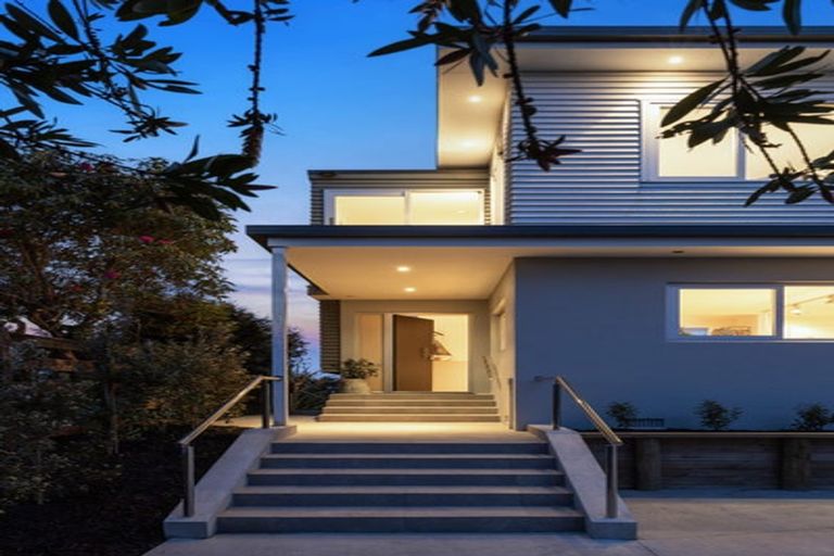 Photo of property in 8 Sykes Avenue, Hatfields Beach, Orewa, 0931