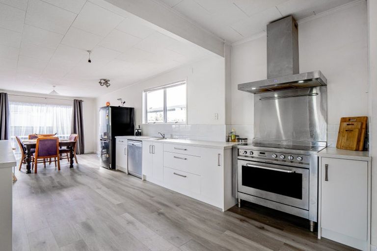 Photo of property in 15a Queens Road, Glen Avon, New Plymouth, 4312