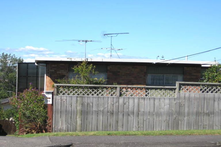 Photo of property in 2/39 Te Atatu Road, Te Atatu South, Auckland, 0610