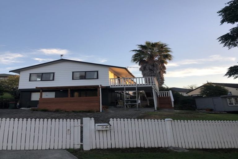 Photo of property in 5 Melia Grove, Goodwood Heights, Auckland, 2105