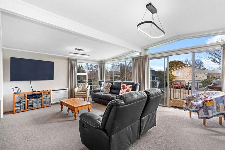 Photo of property in 18 Oakfield Street, Burnside, Christchurch, 8053