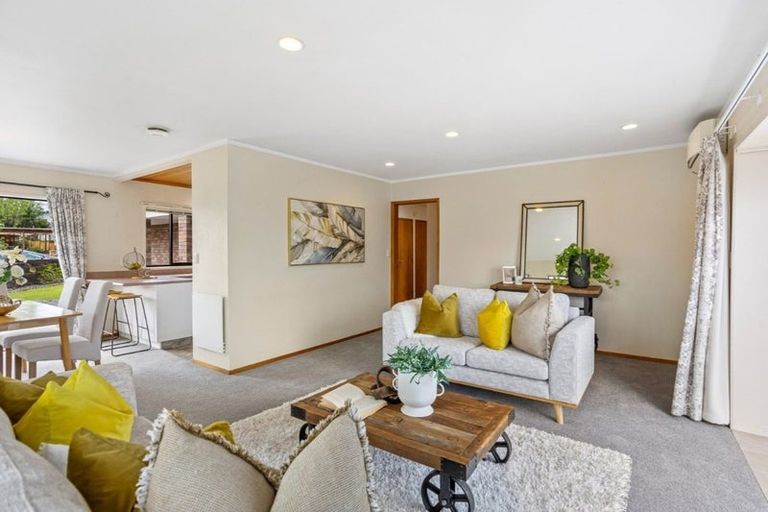 Photo of property in 22 Petrel Place, Massey, Auckland, 0614