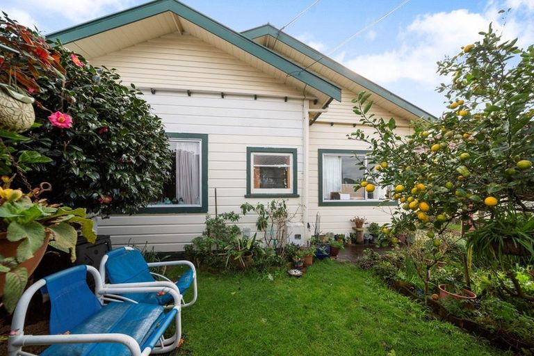 Photo of property in 7 Seddon Street, Westown, New Plymouth, 4310