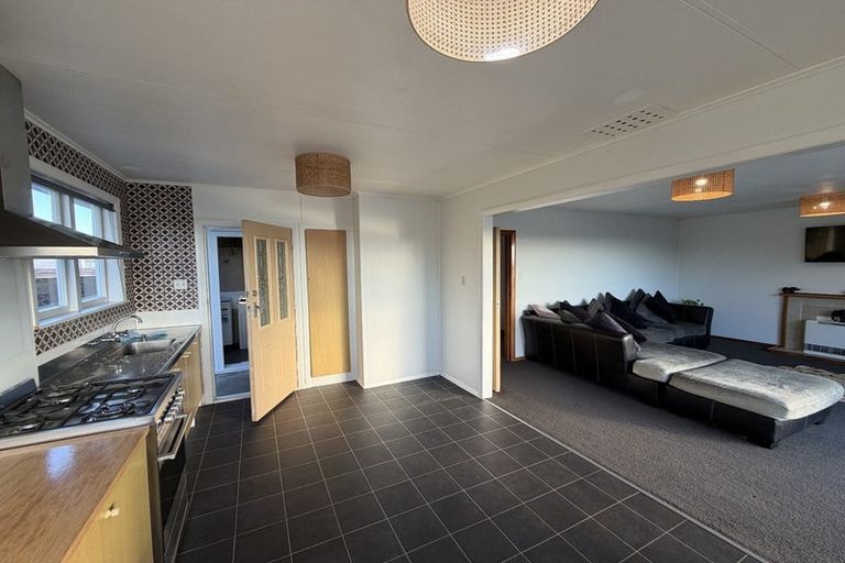 Photo of property in 44 Discovery Place, Marfell, New Plymouth, 4310
