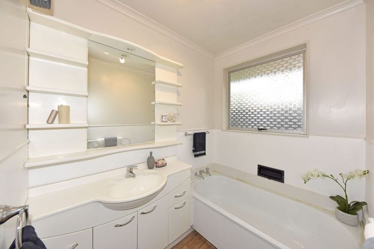 Photo of property in 2/23 Broadfell Avenue, Avonhead, Christchurch, 8042