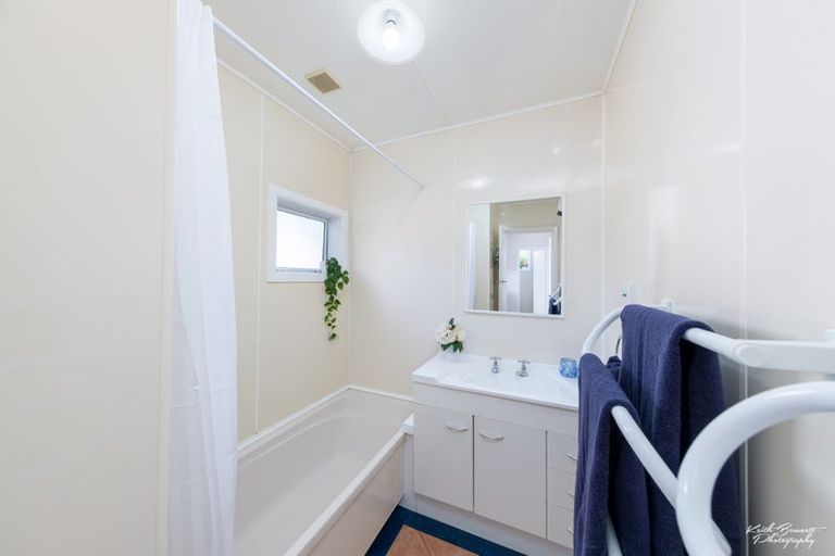 Photo of property in 27 Wainui Road, Waiwhetu, Lower Hutt, 5010