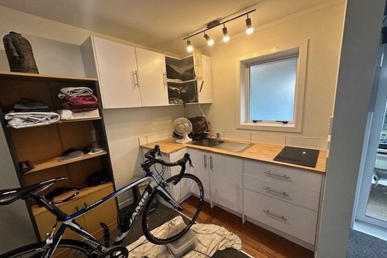 Photo of property in 98 Williams Street, Cambridge, 3434