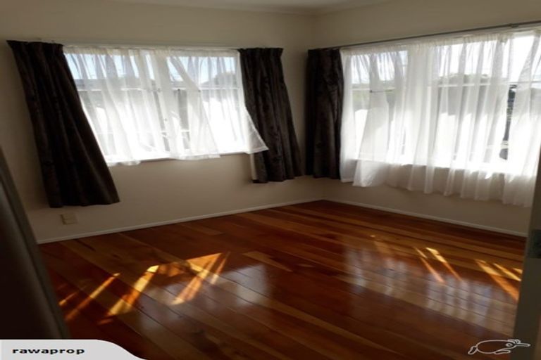 Photo of property in 18 Dakota Avenue, Beach Haven, Auckland, 0626