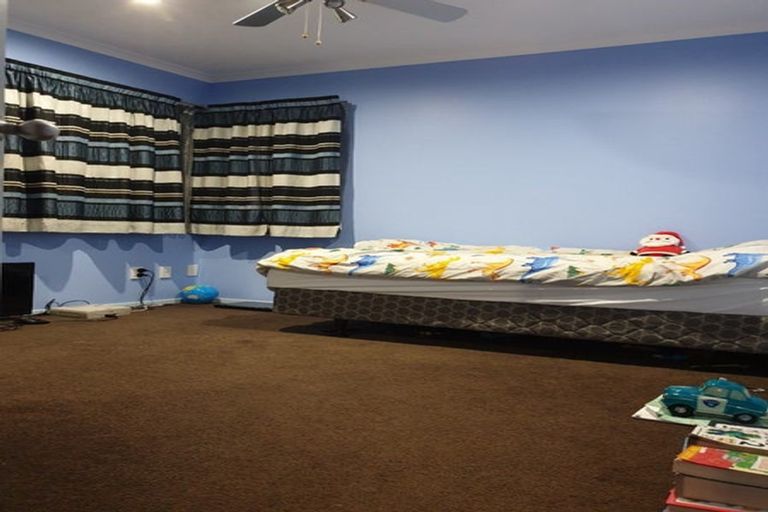 Photo of property in 86 San Marino Drive West, Henderson, Auckland, 0612