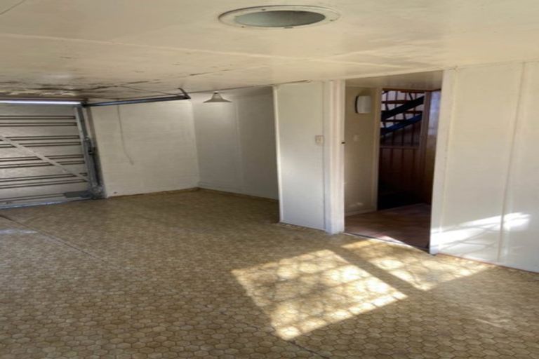 Photo of property in 21 Montana Avenue, Murrays Bay, Auckland, 0630