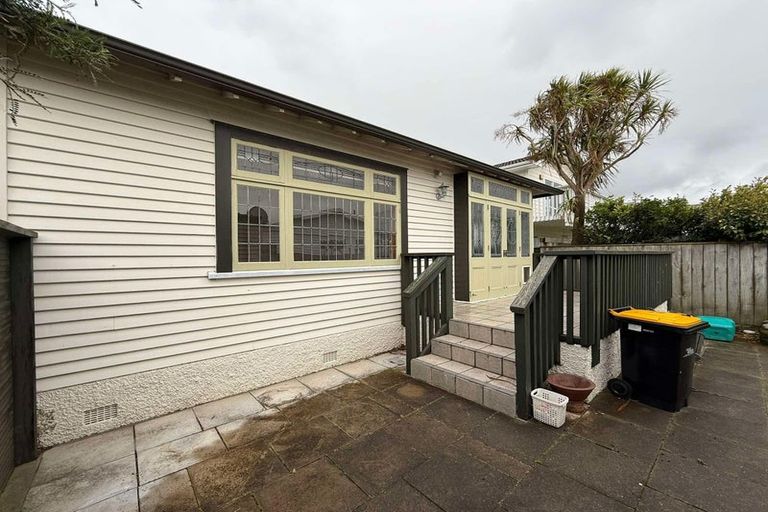 Photo of property in 1 Para Street, Miramar, Wellington, 6022