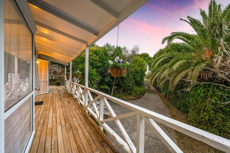 Photo of property in 52a Rua Road, Glen Eden, Auckland, 0602