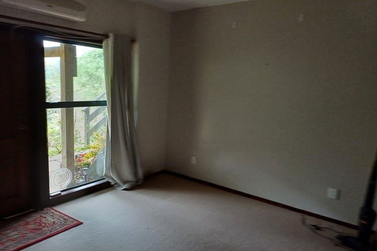 Photo of property in 37 Dominica Crescent, Grenada Village, Wellington, 6037