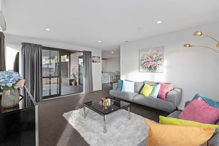 Photo of property in 16 Eric Gifford Drive, Ranui, Auckland, 0612