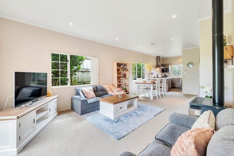 Photo of property in 12 Mulvaney Crescent, Henderson, Auckland, 0612