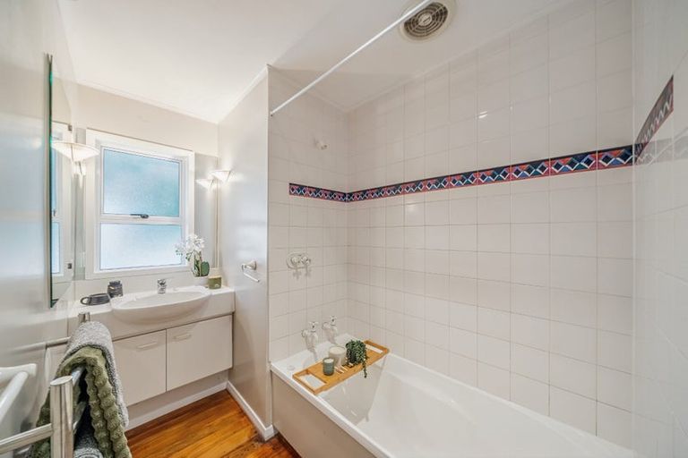 Photo of property in 3 Mertoun Terrace, Highbury, Wellington, 6012