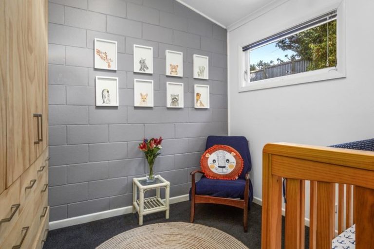 Photo of property in 6b Rewa Terrace, Tawa, Wellington, 5028
