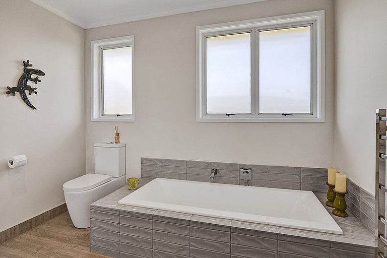 Photo of property in 3 Climie Crescent, Hawera, 4610