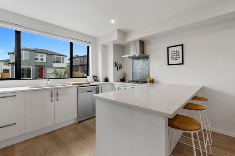 Photo of property in 28 Kearns Drive, Hobsonville, Auckland, 0616