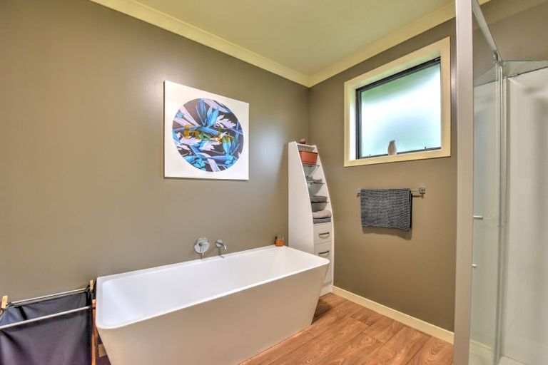 Photo of property in 176 Seaward Road, Edendale, 9825