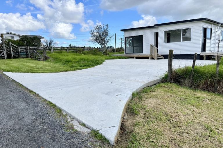 Photo of property in 1/11 Alston Avenue, Kelston, Auckland, 0602