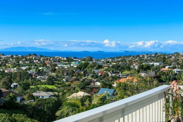 Photo of property in 2/112 Arran Road, Browns Bay, Auckland, 0630