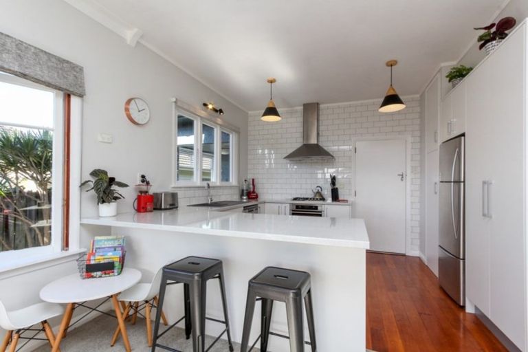 Photo of property in 211 Powderham Street, New Plymouth, 4310