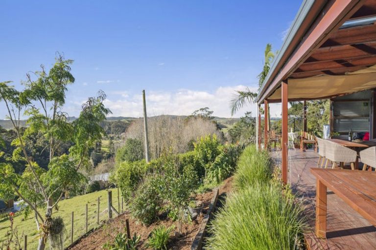 Photo of property in 82 Pinchgut Road, Kaukapakapa, 0873