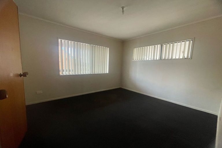 Photo of property in 1/106 Waimumu Road, Massey, Auckland, 0614