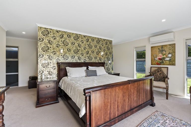 Photo of property in 5 Links Drive, Waiwhakaiho, New Plymouth, 4312