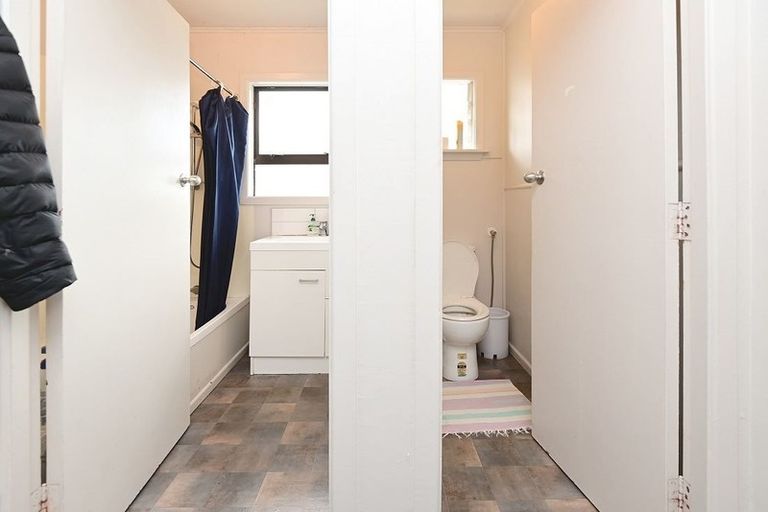 Photo of property in 31 Corsair Crescent, Mangere, Auckland, 2022