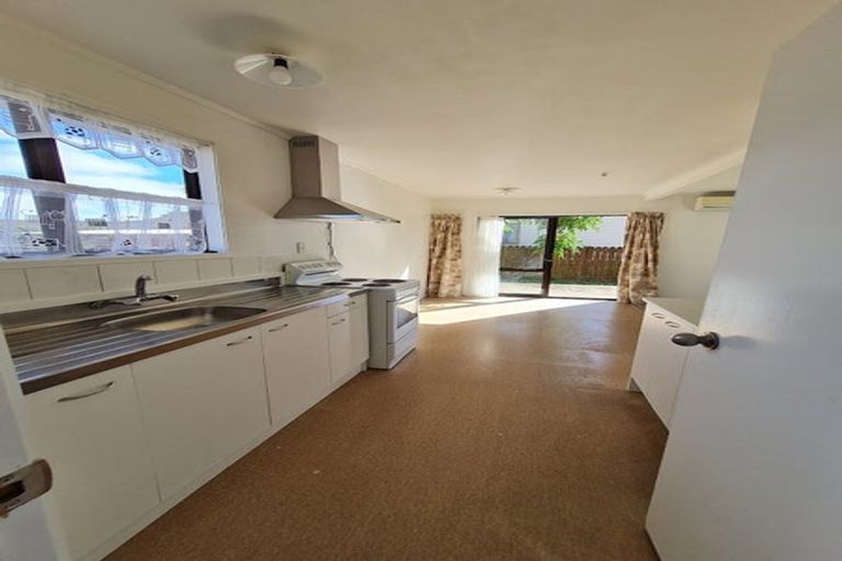 Photo of property in 2/321 Weymouth Road, Weymouth, Auckland, 2103