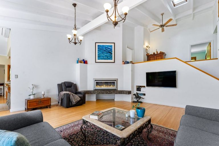 Photo of property in 37 Kiteroa Terrace, Rothesay Bay, Auckland, 0630