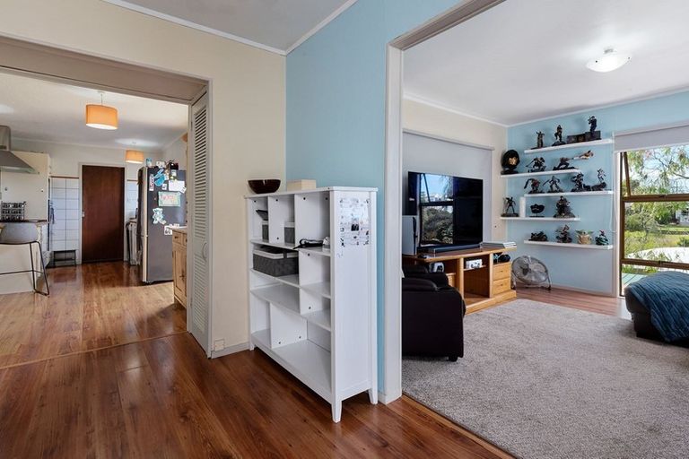 Photo of property in 1/57 Aeroview Drive, Beach Haven, Auckland, 0626