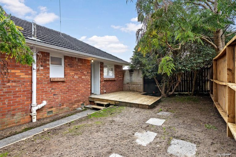 Photo of property in 26 Vodanovich Road, Te Atatu South, Auckland, 0610