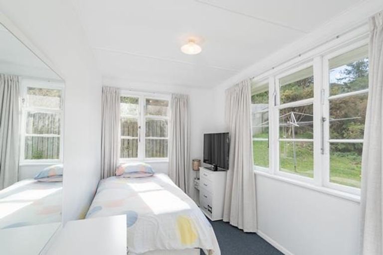 Photo of property in 13 Dorset Grove, Cannons Creek, Porirua, 5024