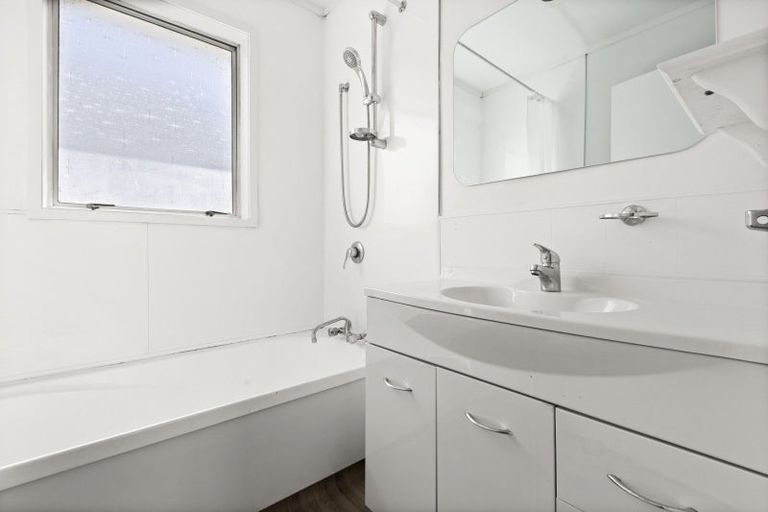 Photo of property in 8 Cortes Crescent, Flaxmere, Hastings, 4120